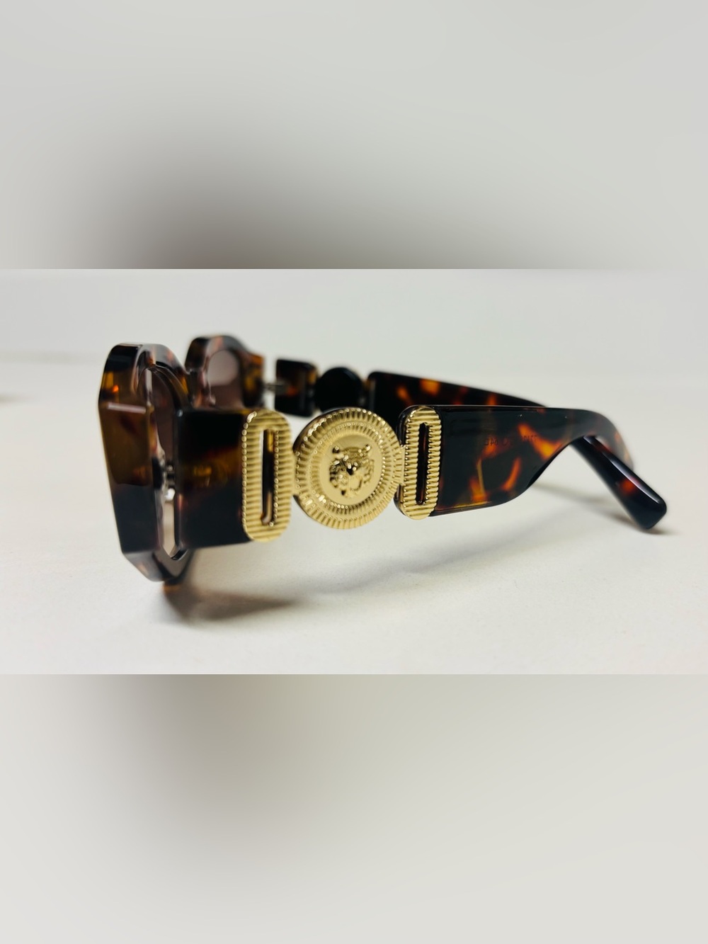 Versace Biggie Tortoise
Sunglasses - Gold Tiger
Medallion - Y2K 90s
